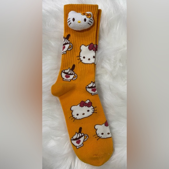 NWOT 1 Pair Hello Kitty Fall Socks with plush heads fits size 4-10 big kids - Picture 3 of 5